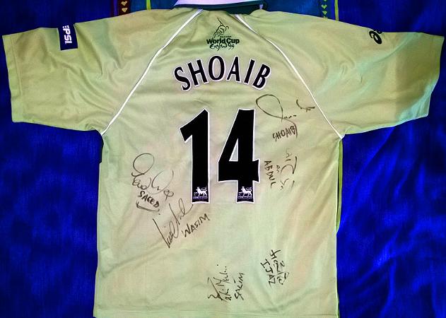 Pakistan Signed Cricket Memorabilia