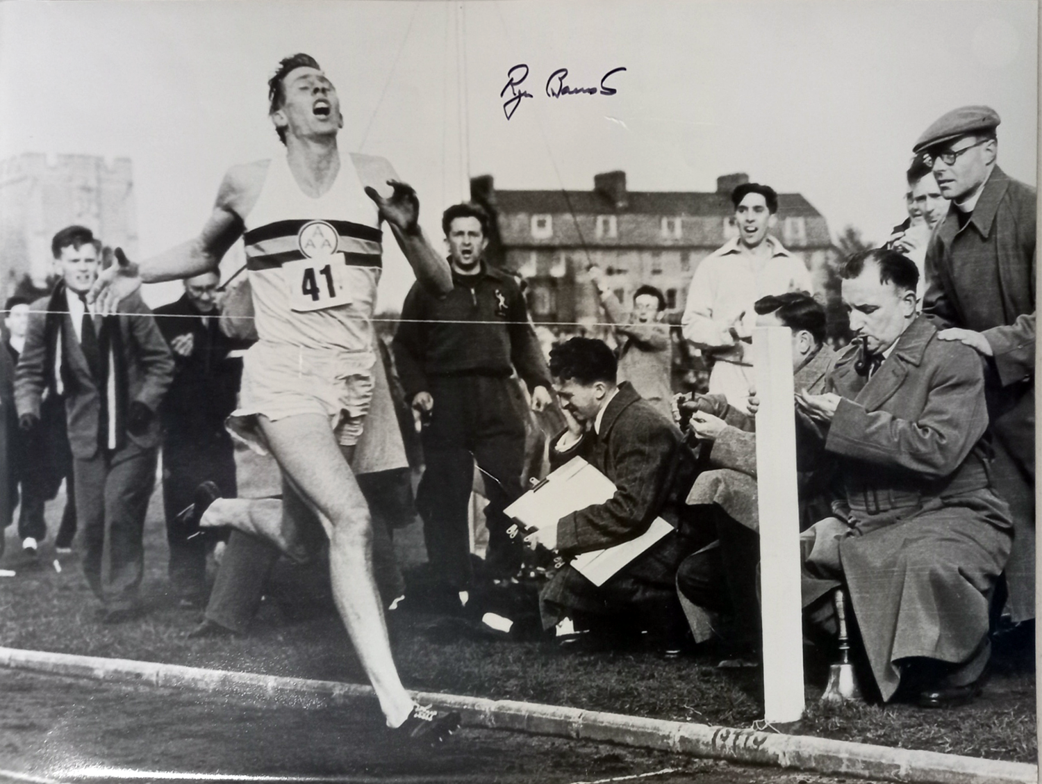 Roger-Bannister-signed-4-minute-mile-photo-oxford-iffley-road-world-record-memorabilia-autograph